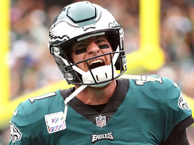 Patience pays off for Goff, Wentz in sophomore seasons