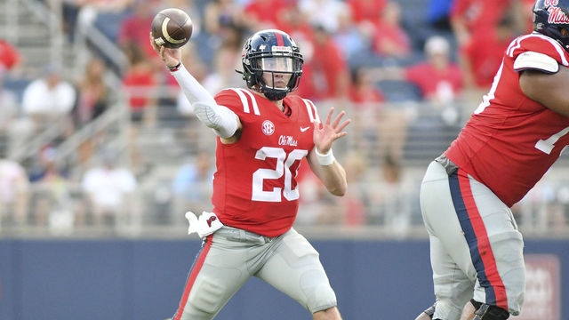 Shea Patterson throws snowballs in Big House as transfer talk heats up