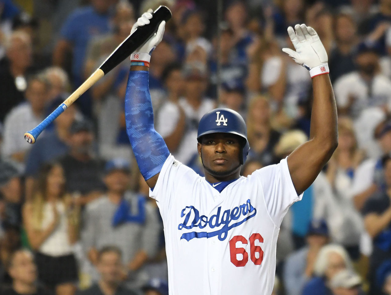 Dodgers heavy on celebs — including team's own Yasiel Puig and Don