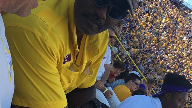 Look: Stockton, Malone still use flip phones