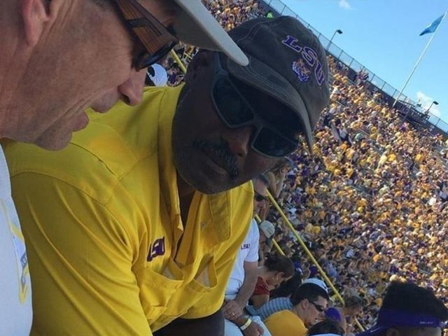 Look: Stockton, Malone still use flip phones
