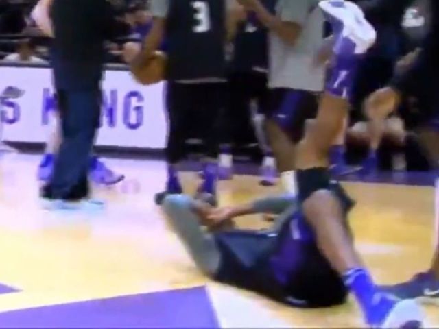 Watch: Kings' rookie dance contest leaves Carter rolling on floor laughing