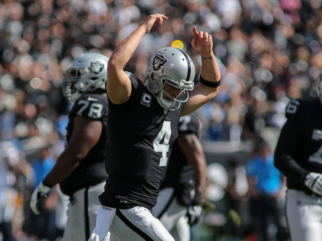 Carr: Back injury wasn't reason for offensive woes in loss to Chargers
