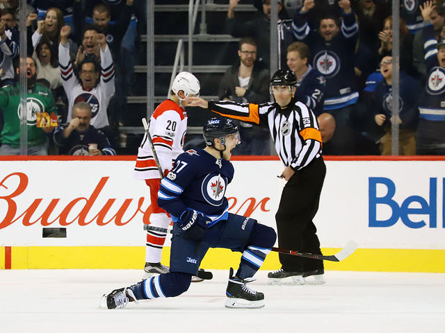 Ehlers rides 5-goal week to 1st star honors