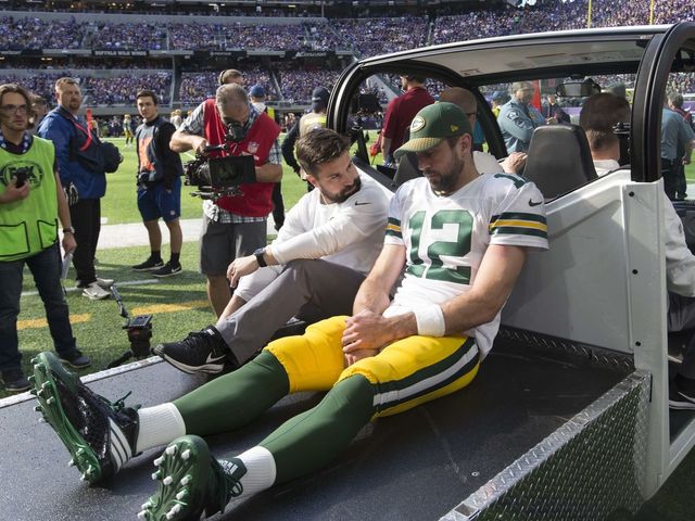 Packers' Rodgers has 13 screws in shoulder; may be out longer than expected