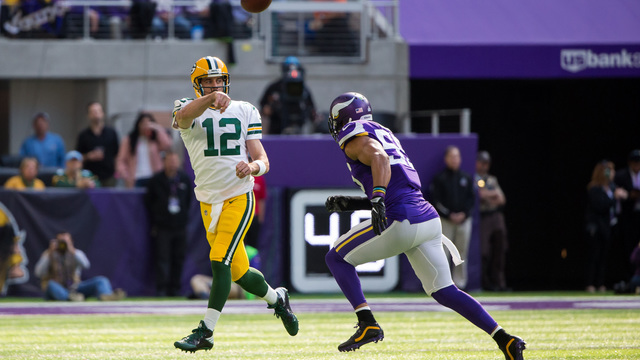 Vikings' Barr refutes Rodgers' account of profane exchange after hit
