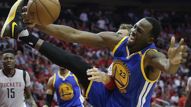 Draymond Green exits season opener with strained knee