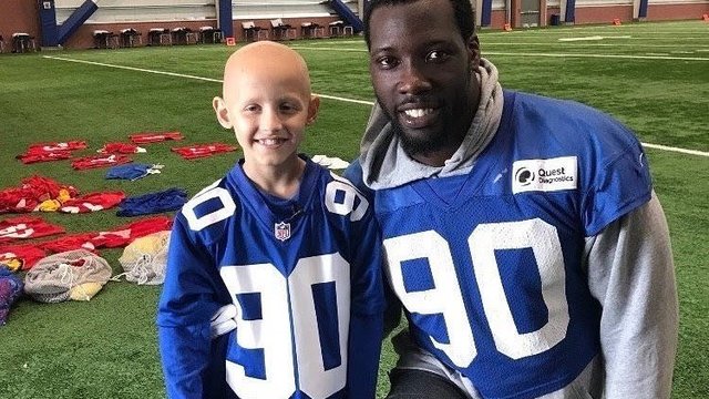 Giants' Pierre-Paul dedicates 3-sack game to young fan with cancer