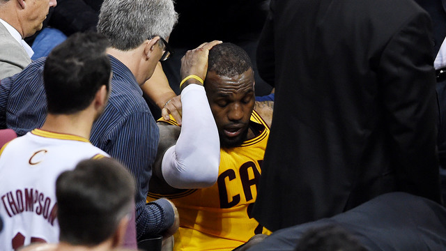 LeBron: Scar didn't 'heal right' after hitting camera in '15 Finals