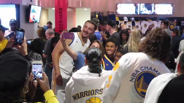 Watch: 'Fake Klay' fools Warriors fans