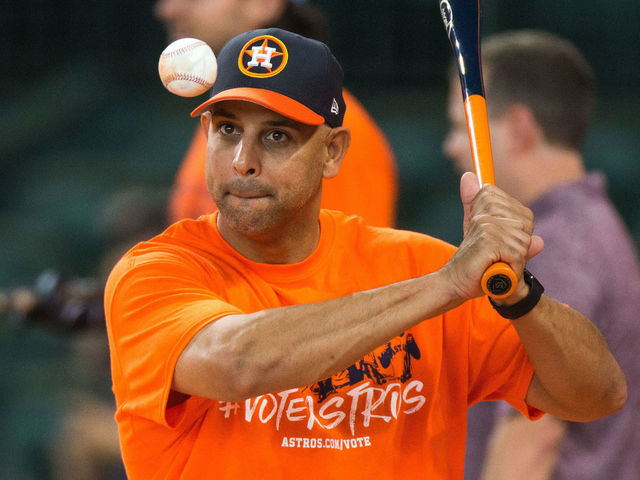 Cora inks 3-year deal to manage Red Sox