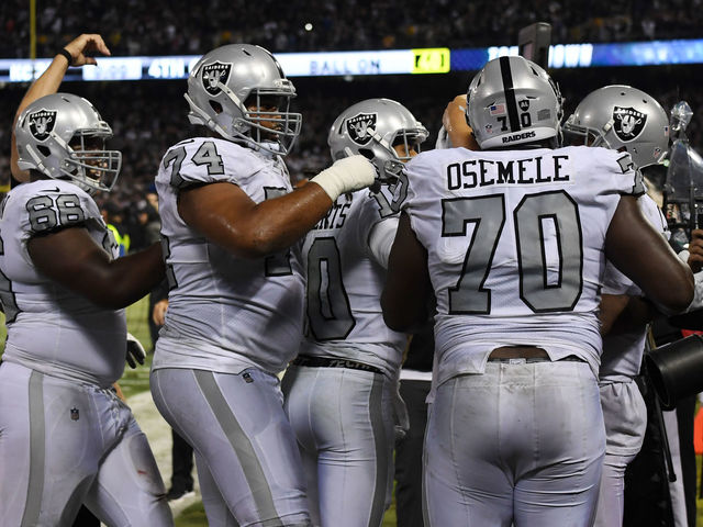 Raiders complete wild comeback to stun Chiefs on final play