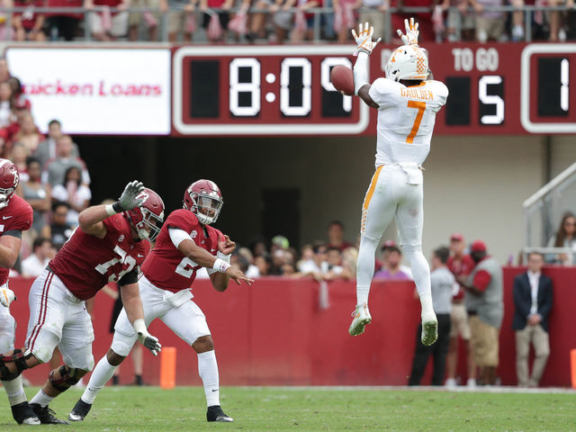 Watch: Tennessee player flips off Alabama fans after pick-6