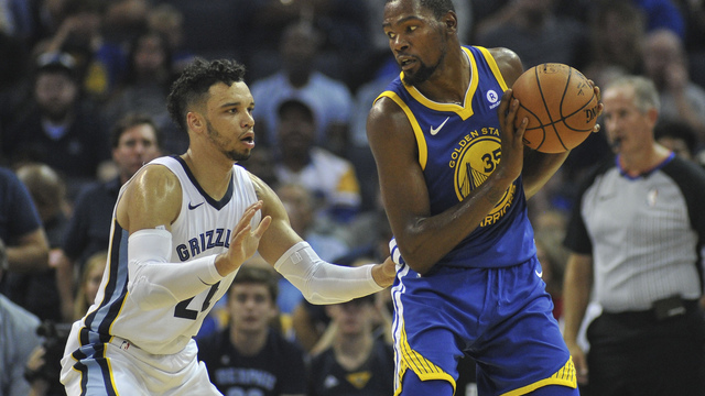 Durant says he waved ring finger, not middle one, at Grizzlies fan
