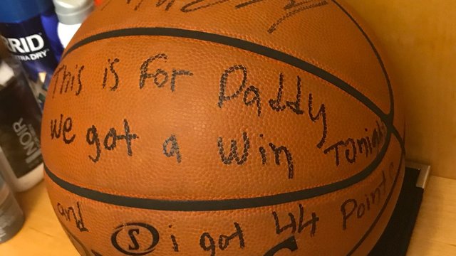Look: Antetokounmpo honors late father with game ball after career night