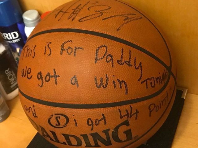 Look: Antetokounmpo honors late father with game ball after career night