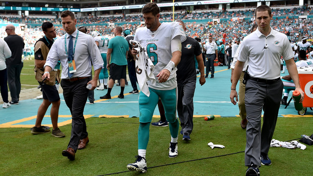 Report: Dolphins believe Cutler suffered cracked ribs; could miss 2-3 weeks