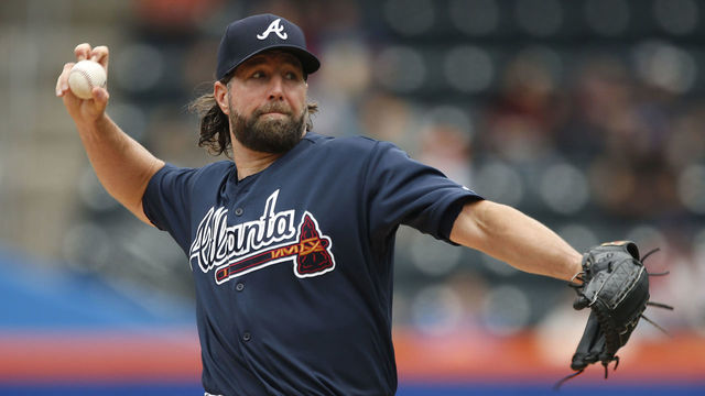 Braves decline Dickey's 2018 option