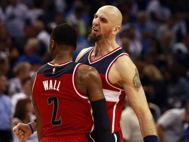 Was Gortat throwing shade at Wall in postgame tweet?