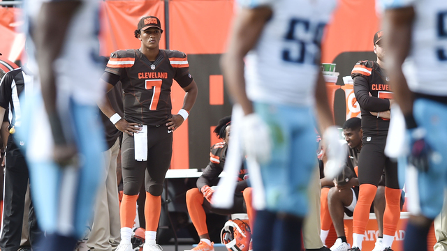 Kizer: Browns' flirtation with McCarron shows 'I need to step my game up'