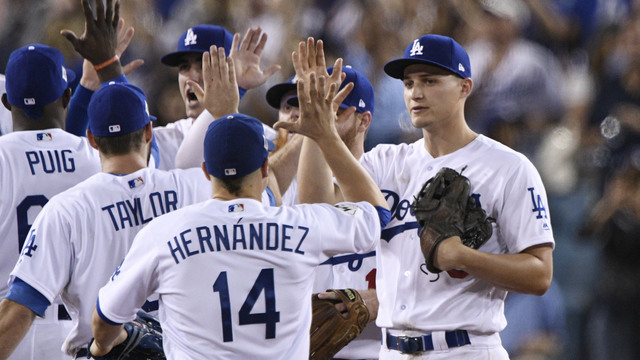 Dodgers beat Astros to take hot World Series opener