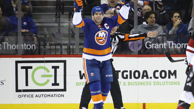 Tavares nets 7th career hat trick as Islanders top Coyotes