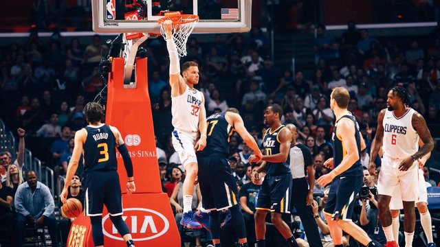 Twitter reacts to Griffin dunk with 'Chappelle's Show' Prince memes