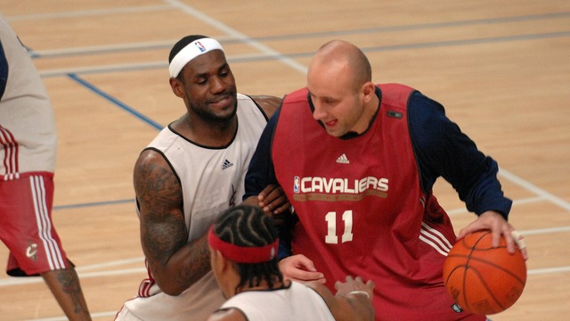 LeBron surpasses Ilgauskas as Cavs' all-time leader in games played