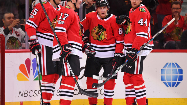Skidding Blackhawks take on inconsistent Flyers
