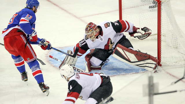 Where does the Coyotes' winless start rank among the worst in NHL history?