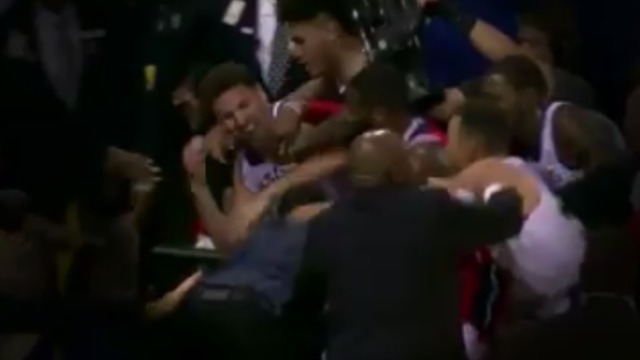 Watch: Oubre appears to hit Klay with punch