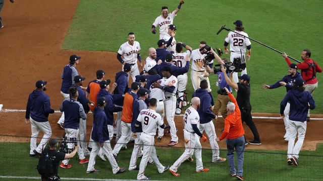 Reliving the many momentum swings from marathon Game 5