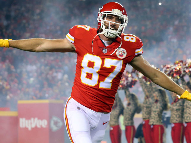 Chiefs get back in win column with defensive dismantling of Broncos