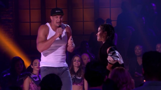 Watch: Gronk gets destroyed in rap battle on 'Drop the Mic'