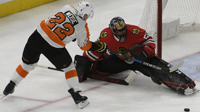Crawford shines as Blackhawks blank Flyers to snap 3-game losing skid