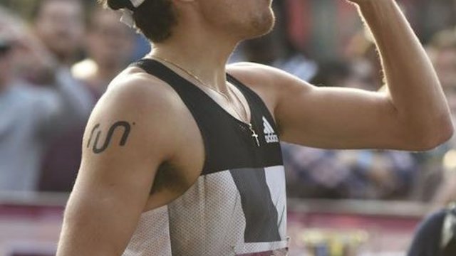 Watch: Canadian runner breaks beer mile world record