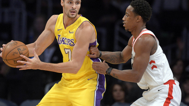 Lakers' Nance breaks hand in loss to Trail Blazers