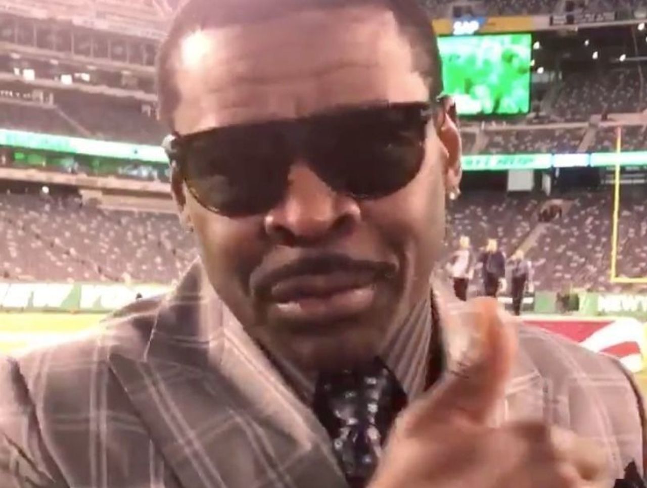 Watch: Michael Irvin apologizes for making fun of Steve Smith's pants 