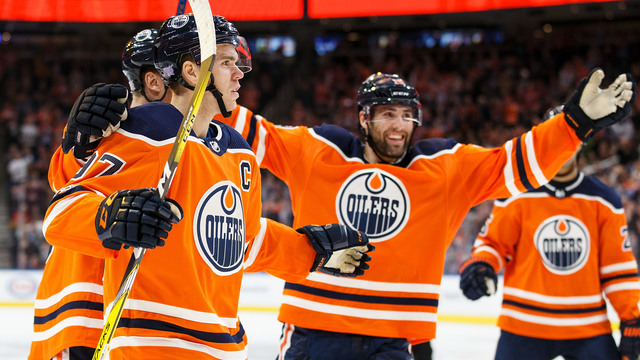 McDavid sets up 3 goals as Oilers crush Devils