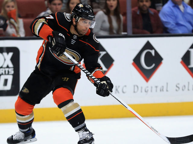 Ducks' Cogliano becomes 4th player in NHL history to play 800 straight games