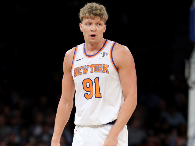 Knicks waive Kuzminskas to open roster spot for Noah
