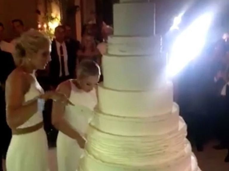 Elena Delle Donne's wedding included 6-foot-4 cake | theScore.com