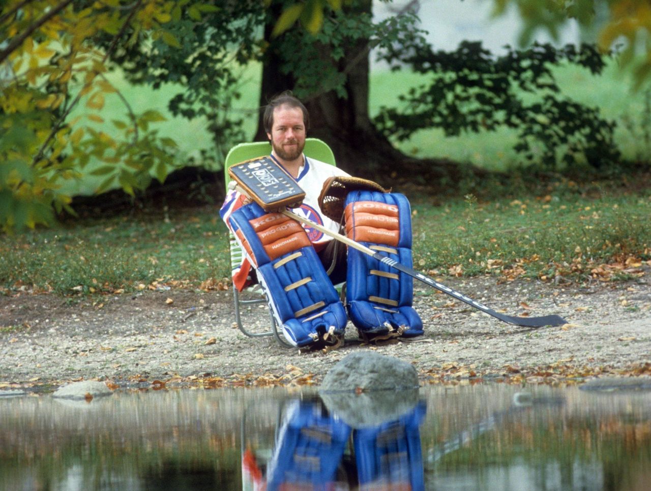 The story behind Billy Smith's bizarre 1983 pond-side photo shoot |  theScore.com