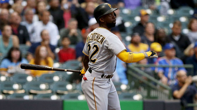 Pirates trade McCutchen to Giants