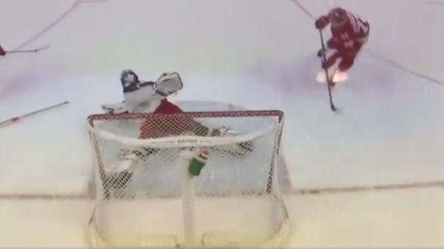 Watch: Bobrovsky ruins Red Wings' 2-on-0 with absurd save in OT