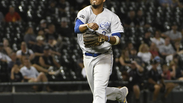 Report: Padres eyeing Escobar as potential 'stopgap' SS