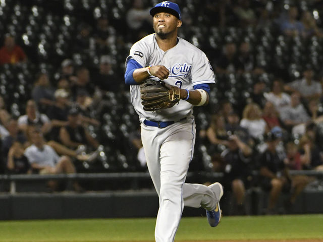 Report: Padres eyeing Escobar as potential 'stopgap' SS