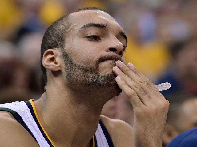 Gobert claps back at Waiters: 'It's not my feelings, it's my knee'
