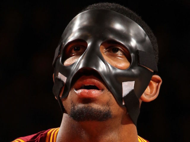 Kyrie hates wearing mask, but amused by social media attention
