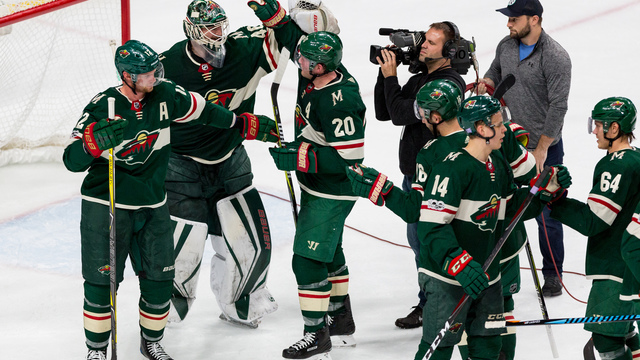 Dubnyk earns 3rd straight shutout as Wild beat Flyers